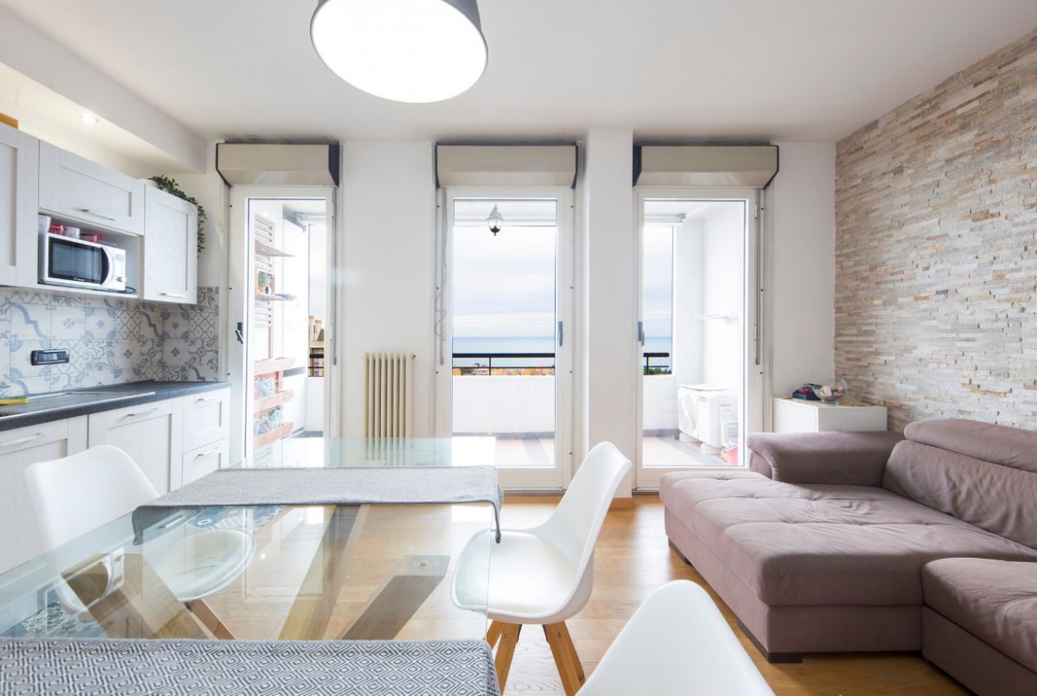 Trilocale ristrutturato vista mare – Quarto Alto