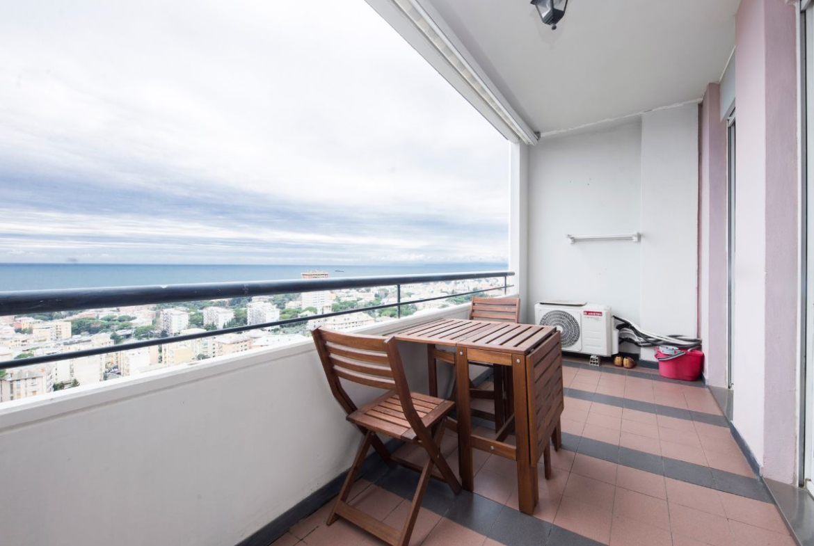 Trilocale ristrutturato vista mare – Quarto Alto