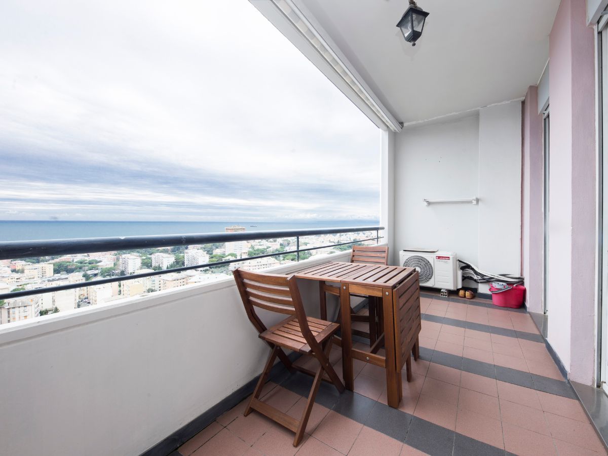 Trilocale ristrutturato vista mare – Quarto Alto