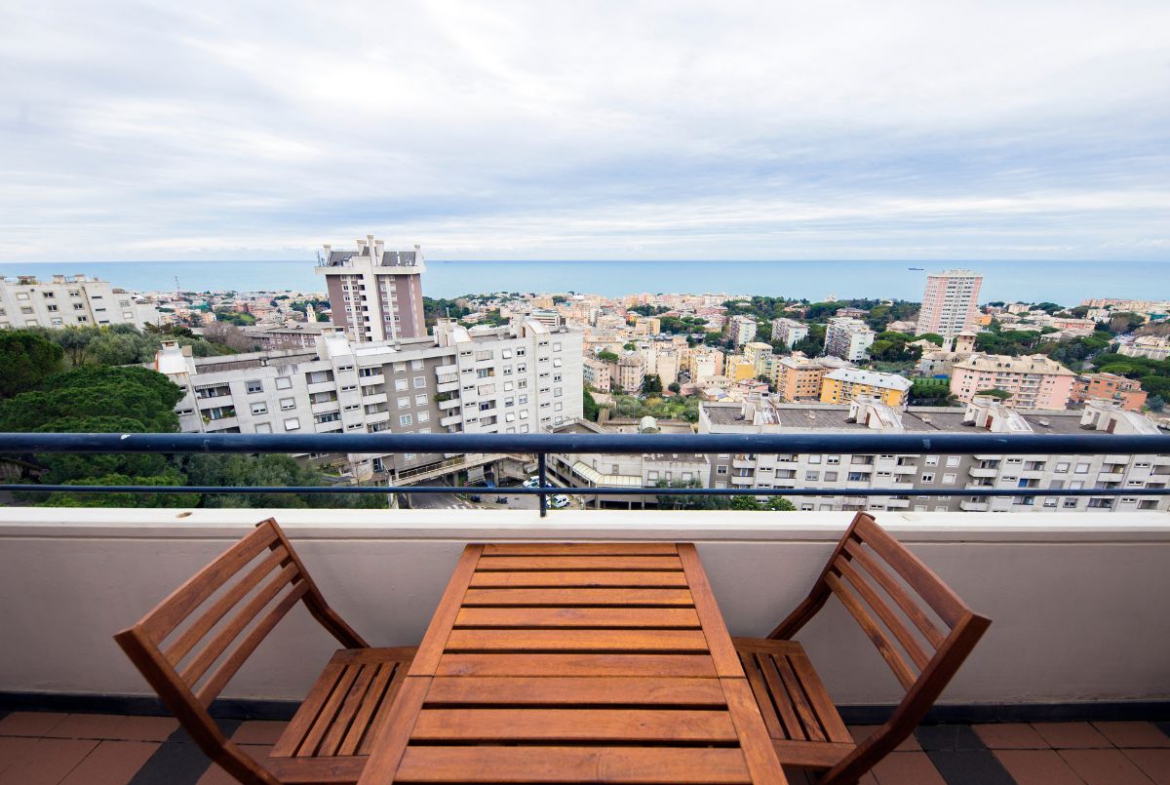 Trilocale ristrutturato vista mare – Quarto Alto