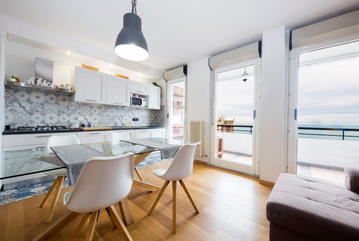 Trilocale ristrutturato vista mare – Quarto Alto