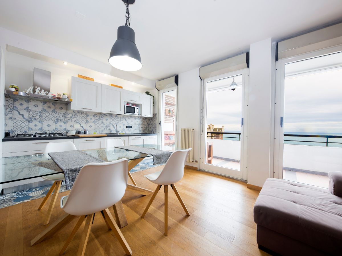 Trilocale ristrutturato vista mare – Quarto Alto