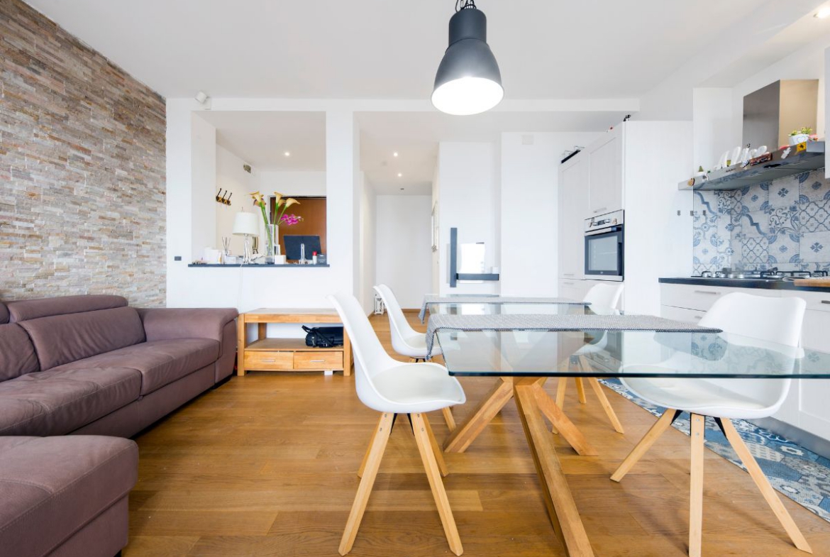 Trilocale ristrutturato vista mare – Quarto Alto