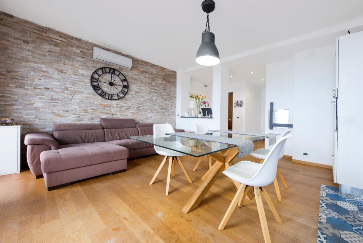 Trilocale ristrutturato vista mare – Quarto Alto
