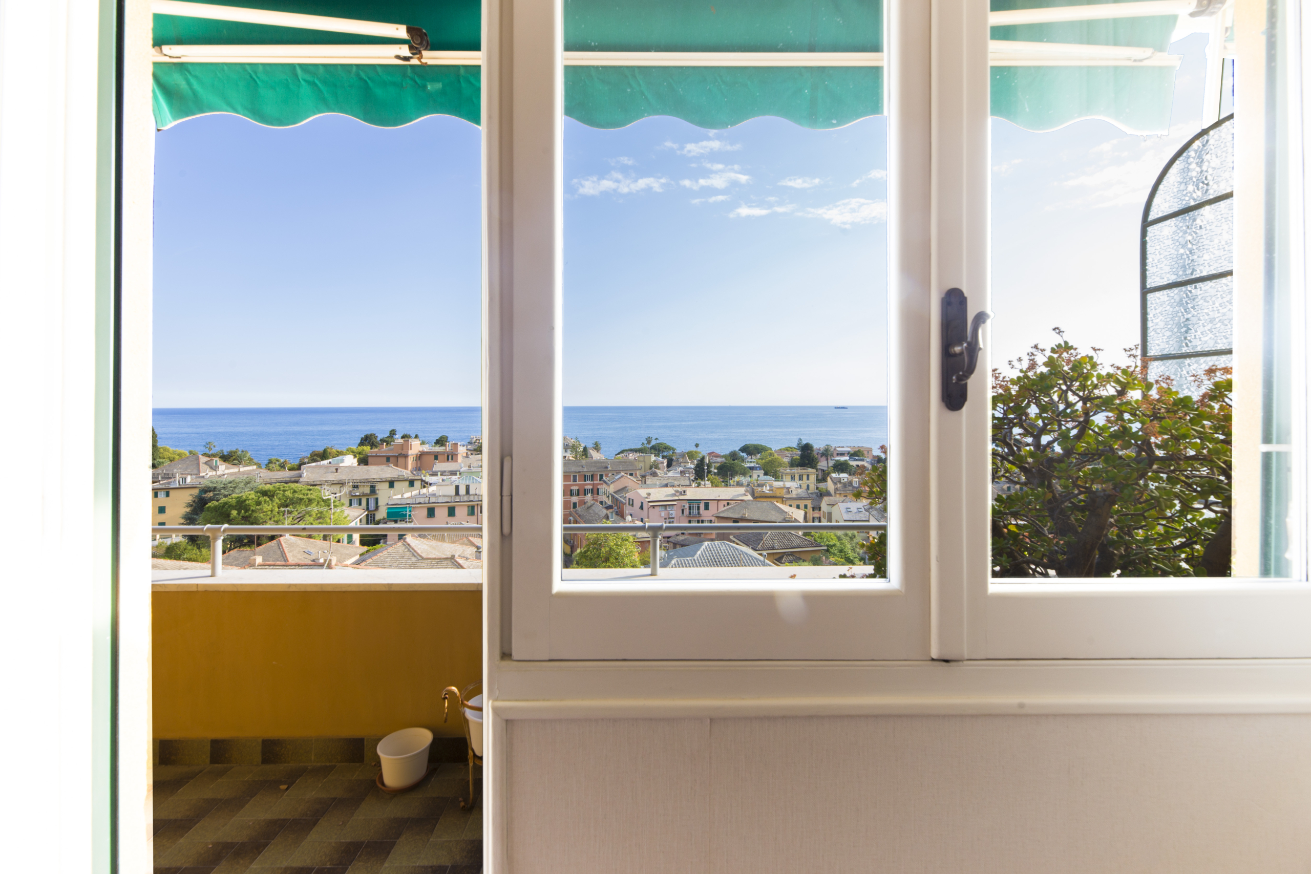 Attico con vista impareggiabile nel cuore di Nervi