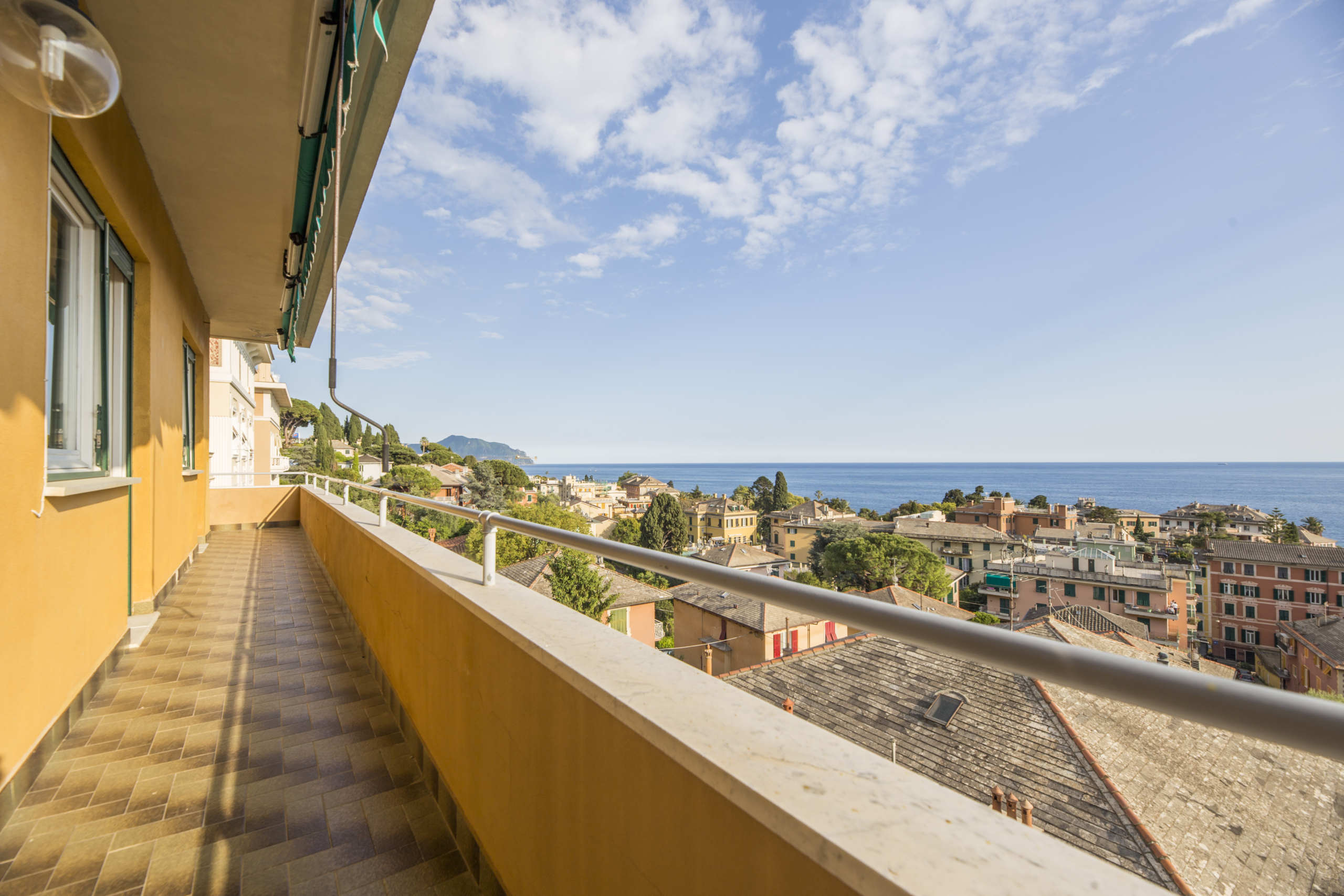 Attico con vista impareggiabile nel cuore di Nervi