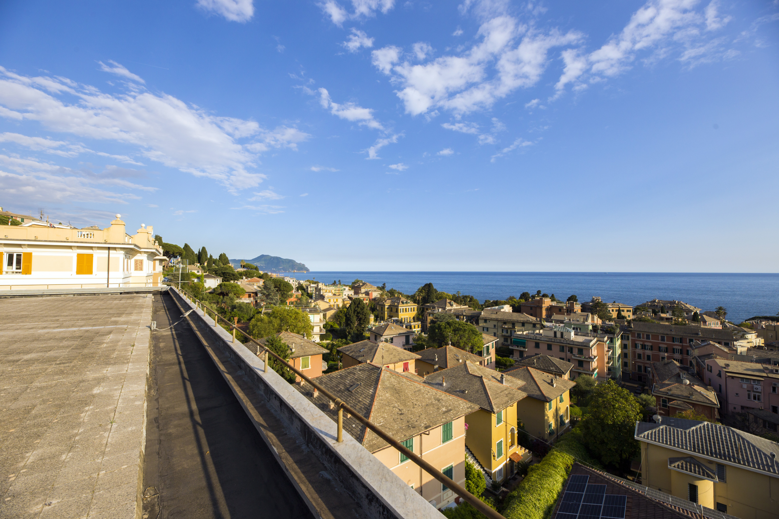 Attico con vista impareggiabile nel cuore di Nervi