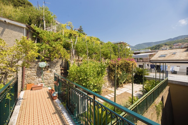 Attico con Terreno – Centro di Moneglia