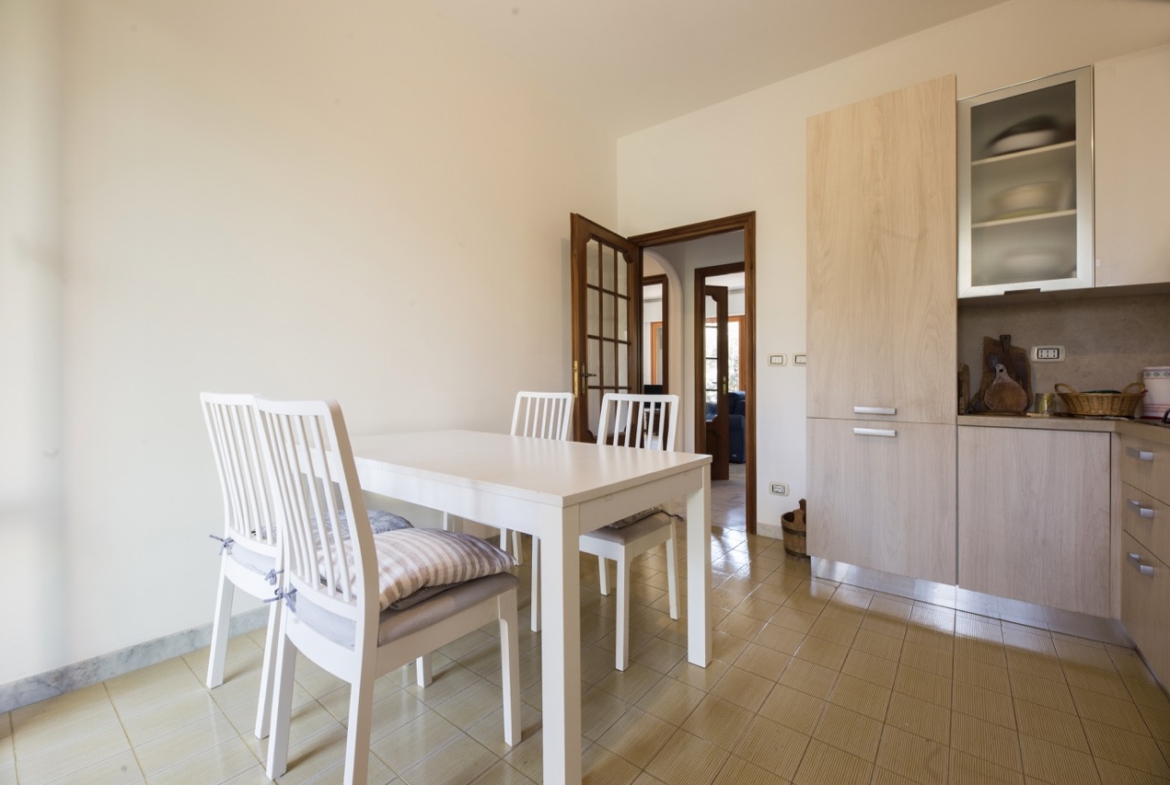 Quinto – Ampie balconate, vista mare, box e cantina