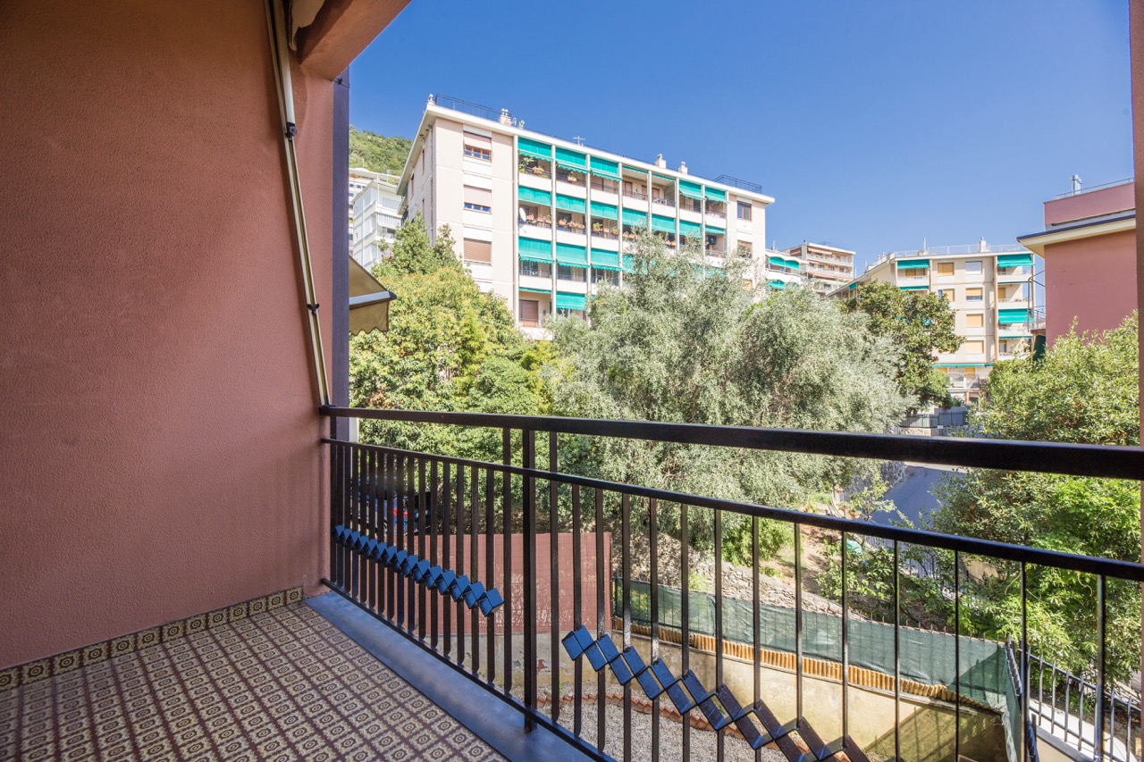 IMG_6072 Large Quinto – Ampie balconate, vista mare, box e cantina