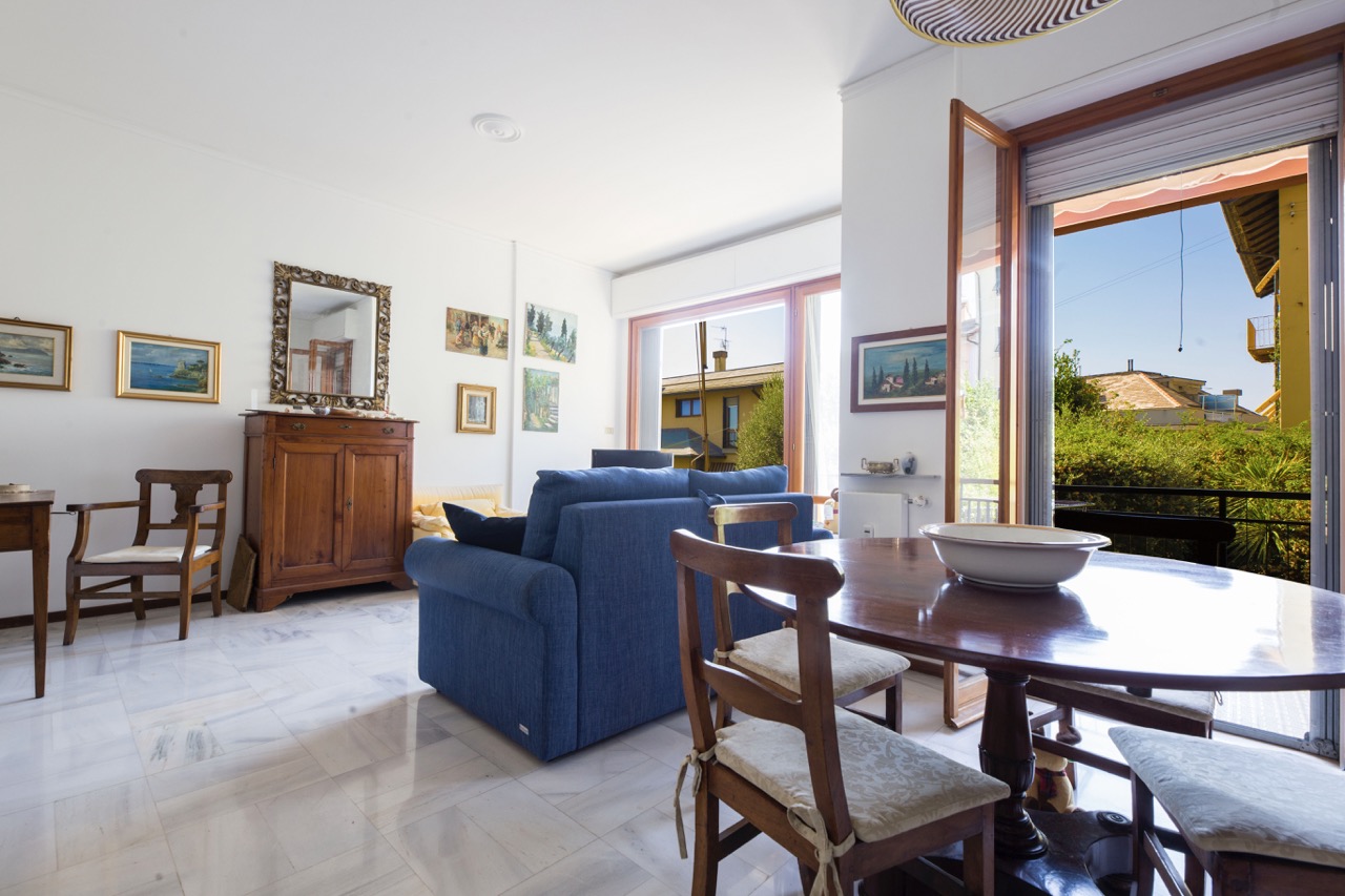 IMG_6082 Large Quinto – Ampie balconate, vista mare, box e cantina