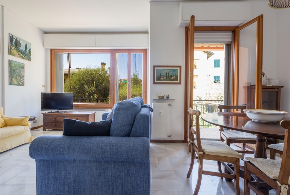 Quinto – Ampie balconate, vista mare, box e cantina