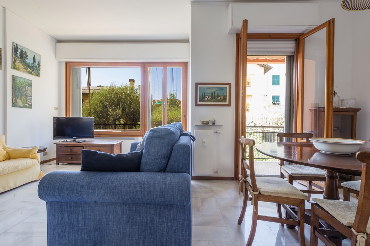 IMG_6094 Large Quinto – Ampie balconate, vista mare, box e cantina