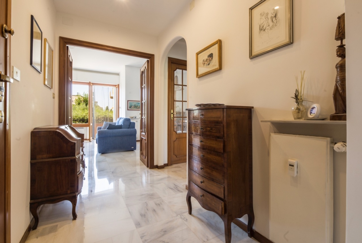 Quinto – Ampie balconate, vista mare, box e cantina