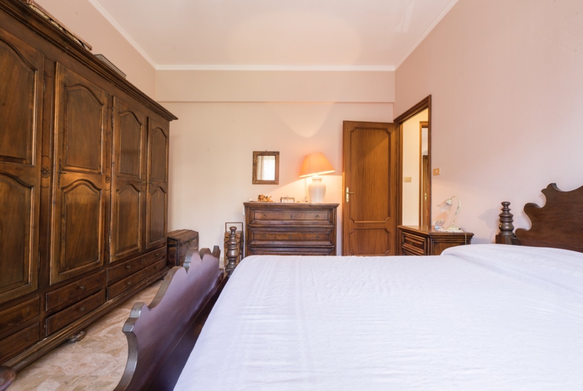 Quinto – Ampie balconate, vista mare, box e cantina