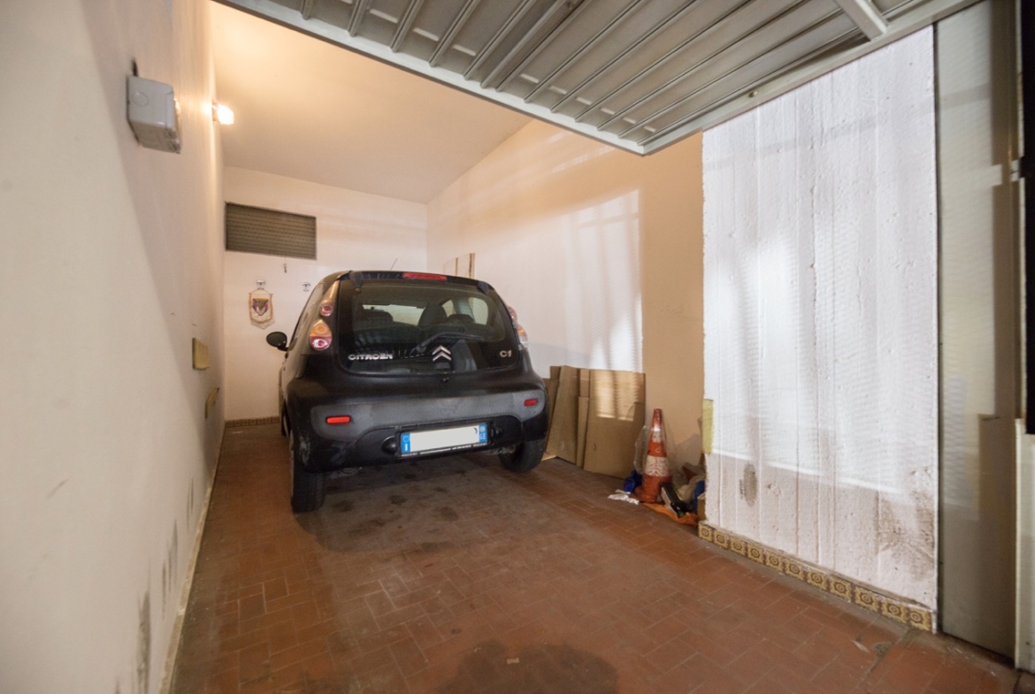 Quinto – Ampie balconate, vista mare, box e cantina