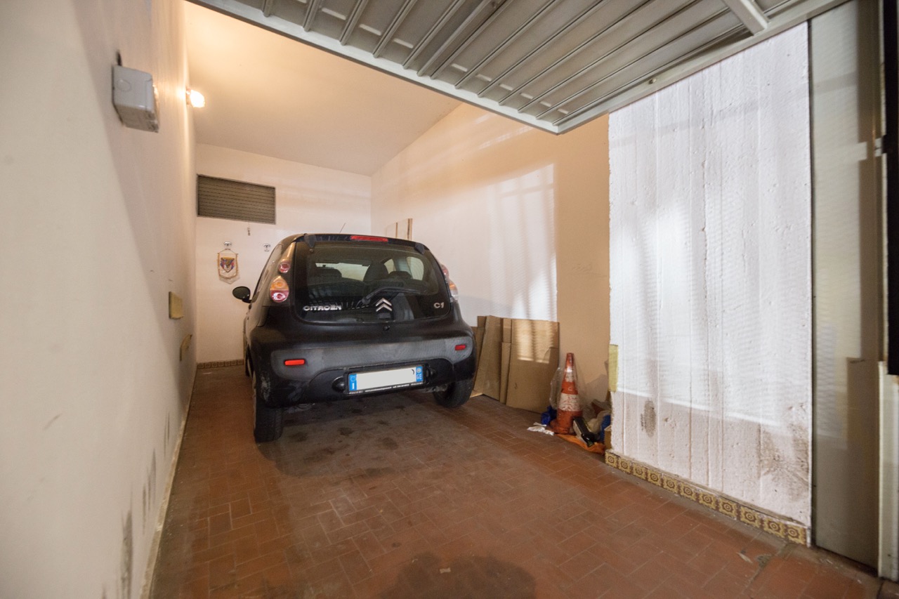 IMG_6203 Large Quinto – Ampie balconate, vista mare, box e cantina