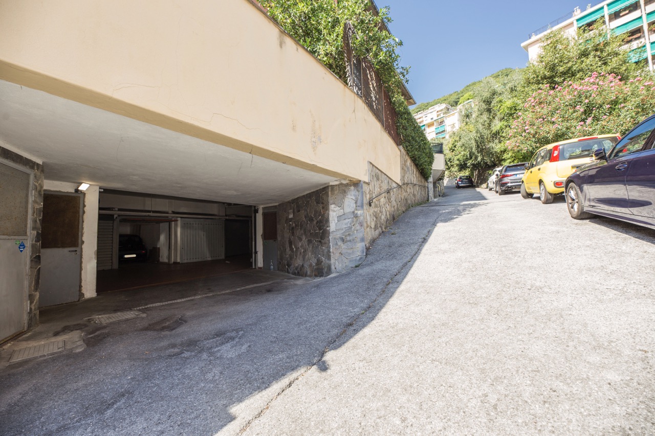 IMG_6214 Large Quinto – Ampie balconate, vista mare, box e cantina