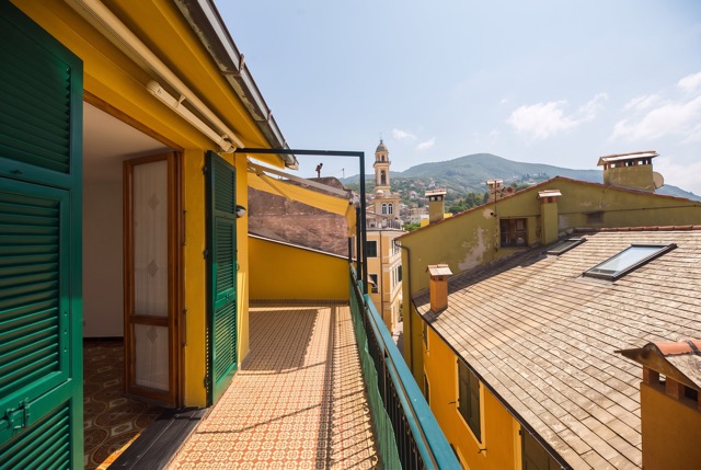 Attico con Terreno – Centro di Moneglia